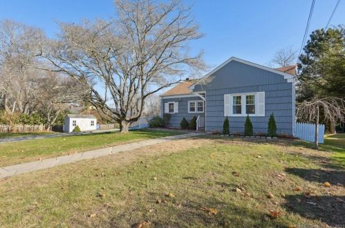 37 Hillside Ave, Groton CT  06340-5525 exterior
