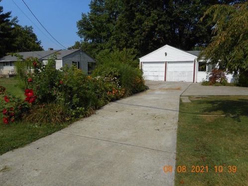 8383 Cheviot Rd, Cincinnati OH  45247-3803 exterior