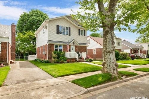 10 Lakeville Dr, New Hyde Park, NY 11040-3001