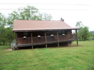 2842 Covemont Rd, Pigeon Forge, TN 37862-8464