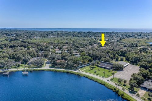 963 Ridgewood Ter, Tarpon Springs FL  34689-2622 exterior