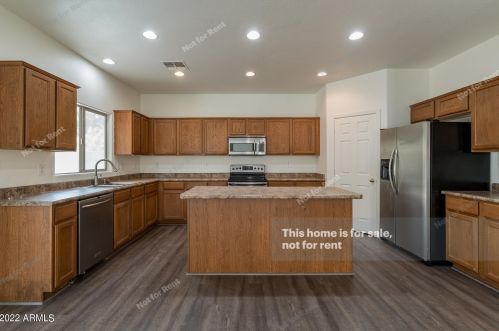 785 Heather Dr, San Tan Valley, AZ 85140-5673