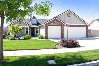 2933 Oriole Ave, Visalia, CA 93291-8709