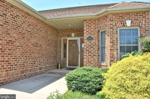 140 Donna Dr, Woodstock VA  22664-1146 exterior