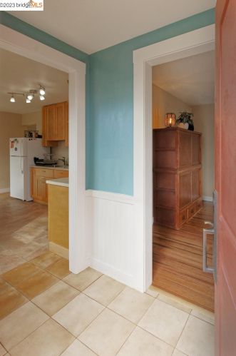 2509 Filbert St, Oakland CA 94607-2920 exterior