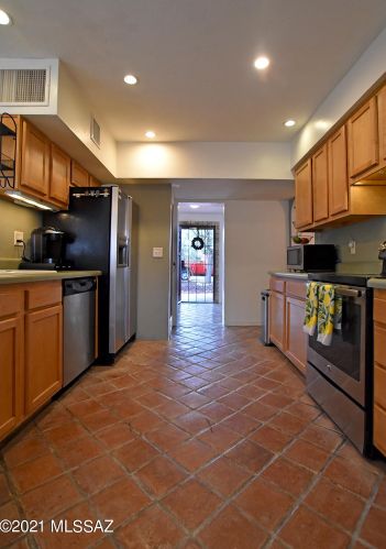 3247 Flower St, Tucson, AZ 85716-2212