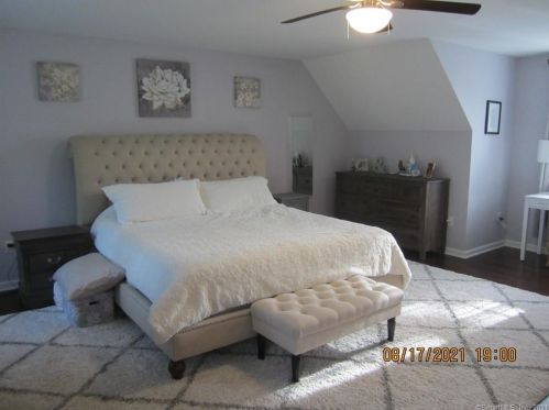 48 Jones Rd, Wallingford CT  06492-4325 exterior