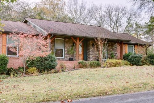 129 Nathan Forest Dr, Hendersonville, TN 37075-4383