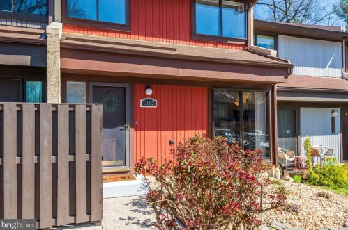 2192 Cartwright Pl, Herndon, VA 20191-1908