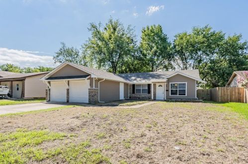 814 Poinsettia Dr, Lancaster TX  75146-2224 exterior