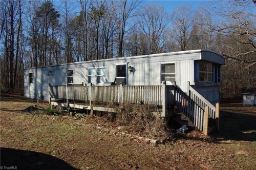 829 Ridge Rd, Roaring River, NC 28669-9129