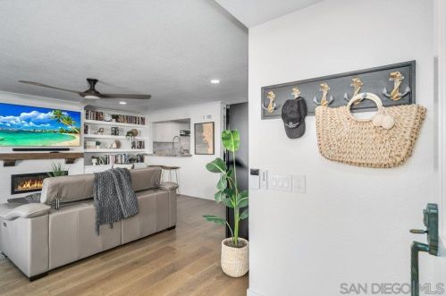 82 Montego Ct, San Diego CA  92118-3251 exterior