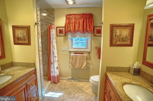 475 Woodcrest Dr, Navy Sup Dpt PA 17050-6854 exterior