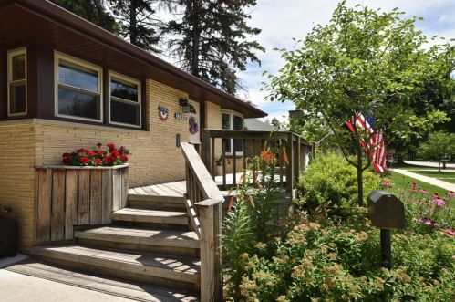 2240 Marne Ave, Milwaukee, WI 53209-4329