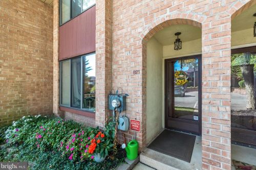 821 Stonybrook Dr, Norristown, PA 19403-2729