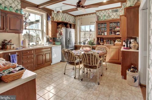 6411 Devonshire Hts Rd, Harrisburg PA 17111-4818 exterior