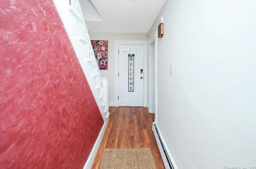 46 Glenwood St, Manchester CT  06040-6142 exterior