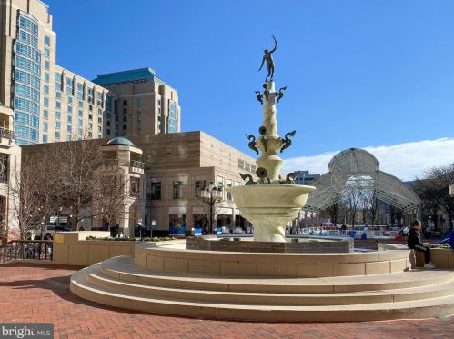 12158 Chancery Sta Cir, Herndon VA 20190-5803 exterior