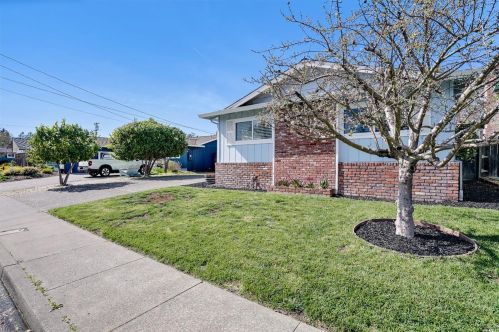 1521 Hexem Ave, Santa Rosa, CA 95404-2301