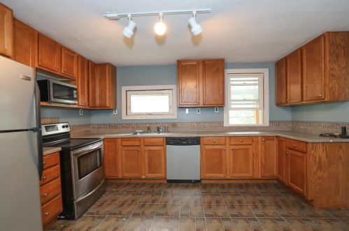 16 Fordway Rd, Raymond NH  03077-2459 exterior