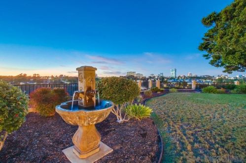 7060 Dennison St, San Diego CA 92122-2431 exterior