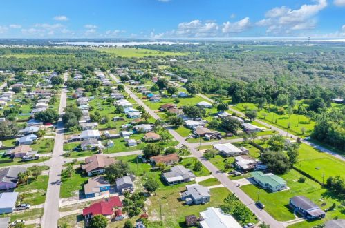 406 Walter Ave, West Frost Proof FL  33843-9750 exterior