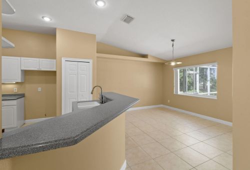 1698 Mockingbird Dr, Fort Pierce FL  34986-2045 exterior