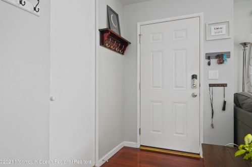 6 Rhode Island Dr, Jackson Twp, NJ 08527-1413