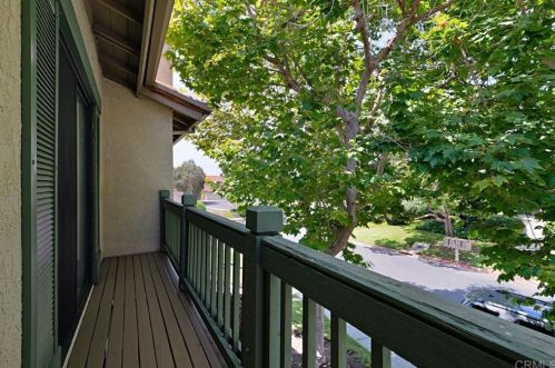 6868 Maple Leaf Dr, Carlsbad CA  92011-3947 exterior