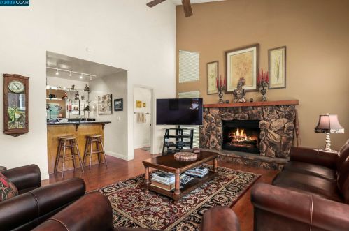 5525 Merritt Dr, Concord CA 94521-4708 exterior