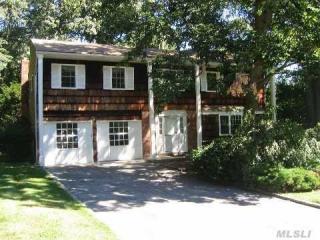 15 Mountain Laurel Ln, San Remo NY  11754-1016 exterior