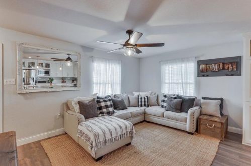 3731 Falls Dr, Dallas TX  75211-6124 exterior