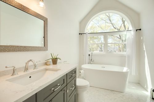 81 Drew Dr, Eastport NY  11941-1334 exterior