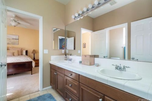 29236 Discovery Ridge Dr, Santa Clarita CA  91390-5761 exterior