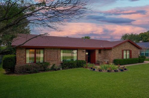2920 Santa Fe Trl, Fort Worth, TX 76116-3324