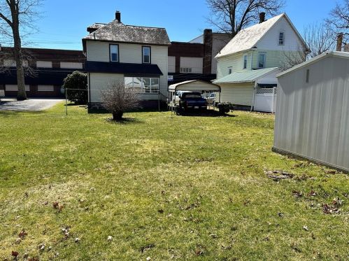 317 Lincoln Ave, Grove City PA  16127-1839 exterior