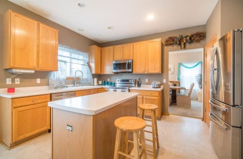 9314 Edgewater Dr, Milwaukee, WI 53224-5259