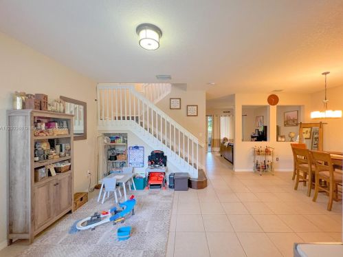 9035 17th Ct, Hollywood FL  33025-7602 exterior