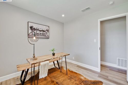 6570 Inglewood Dr, Pleasanton CA  94588-3825 exterior