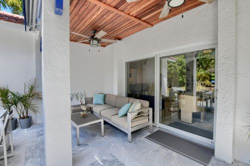 1206 9th Ave, Delray Beach FL  33483-5939 exterior