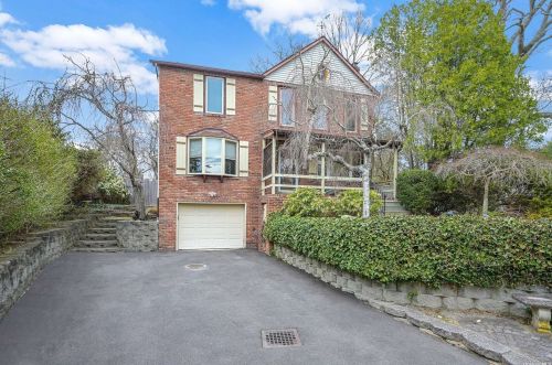35 Rogues Path, Huntington Station, NY 11746-2762