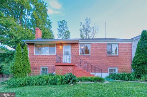 7321 Tower St, Falls Church, VA 22046-1934