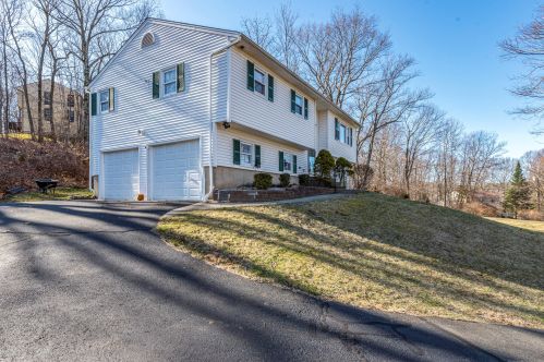 20 Colonial Dr, Danbury, CT 06811-4303