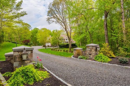 305 Burr Hall Rd, Waterbury, CT 06762-1439