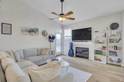885 Turquoise St, Vacaville CA  95687-7810 exterior