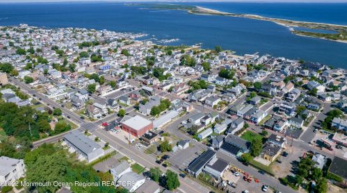 39 Shore Dr, Monmouth Hills NJ  07732-1027 exterior