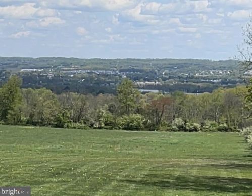 2172 Hill Rd, Perkiomenville, PA 18074-9649