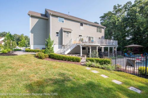 9 Maxim Ct, Jackson Twp NJ 08527-3893 exterior