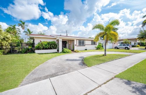 1031 53rd St, Hialeah, FL 33012-2420