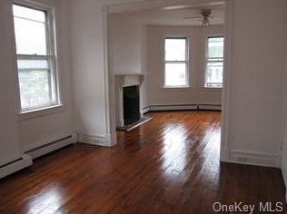 9 Center St, Poughkeepsie, NY 12601-3903